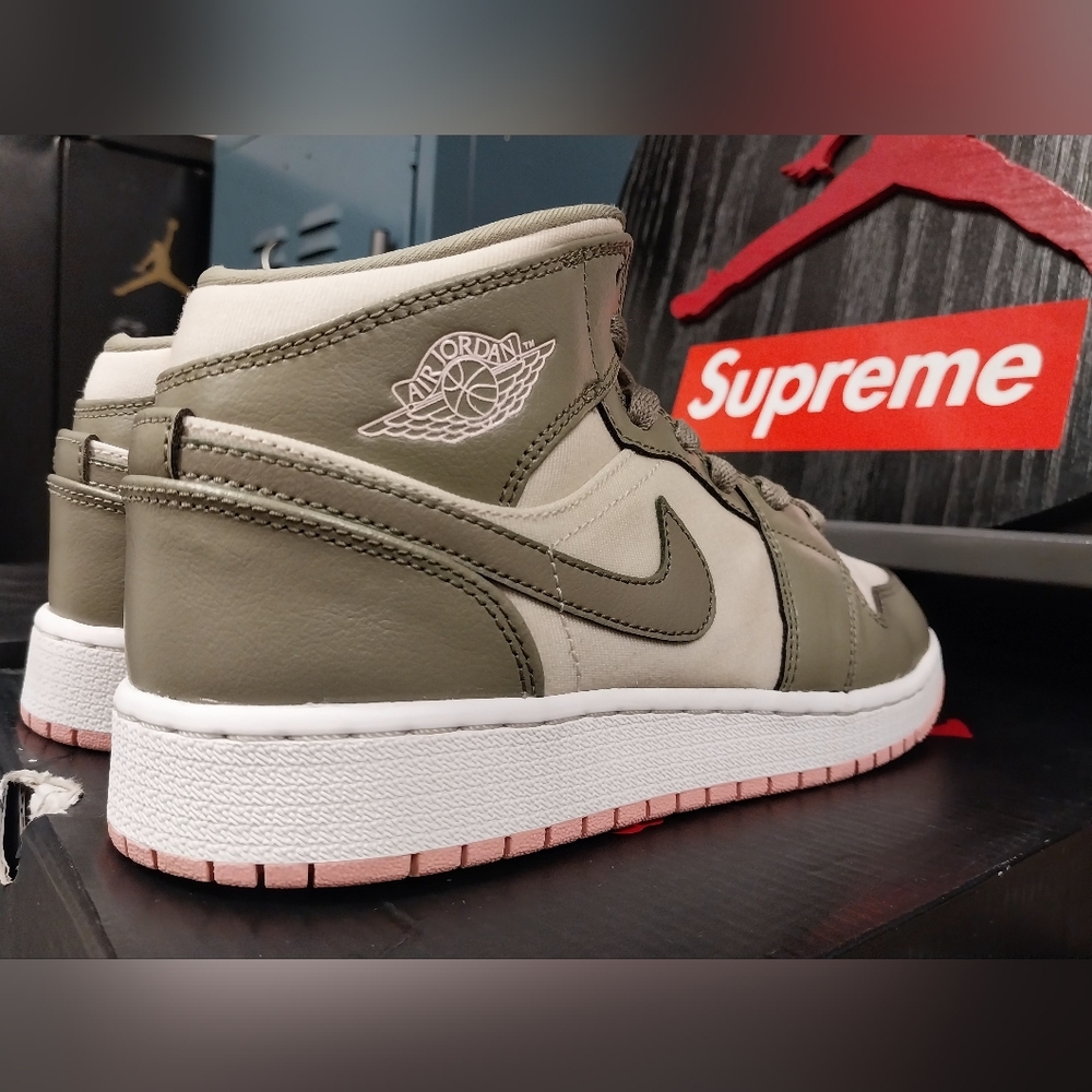 Retro Jordan 1 Mid Trooper Bleached Coral Size 6 Gradeschool